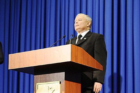 J. Kaczyński: Tusk jak Gierek - kupuje za pożyczone