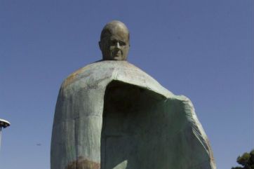 Co dalej z kontrowersyjnym pomnikiem Jana Pawła II?