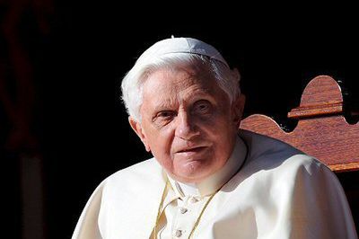 "Benedykt XVI mniej przystępny niż Jan Paweł II"