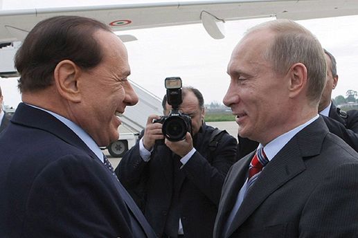 Orgie u Berlusconiego: "czekaj na mnie w łóżku Putina"
