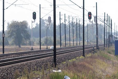 Ruch kolejowy na CMK wstrzymany; miny k. Włoszczowy