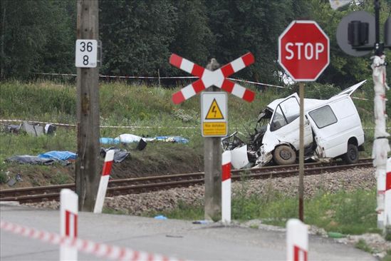 Zginęli na przejeździe w drodze do pracy