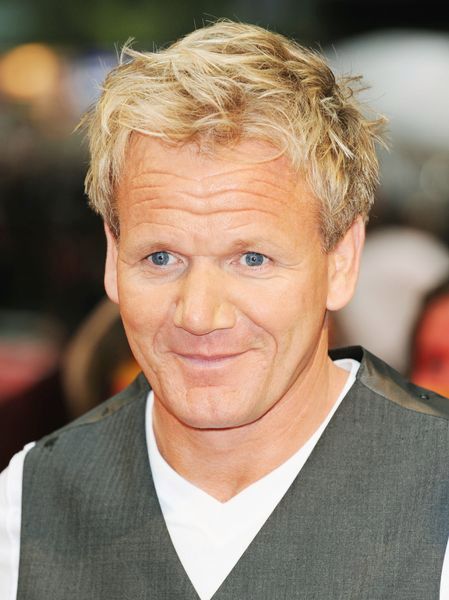 Gordon Ramsay za kratkami?! Spokojnie, on tam tylko gotuje