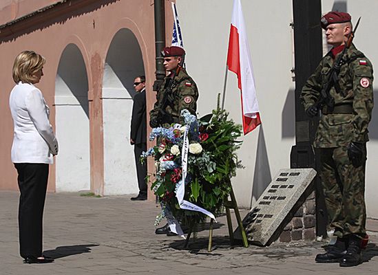 Hillary Clinton złożyła kwiaty pod Krzyżem Katyńskim