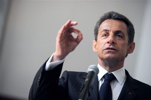 Sarkozy odzyskuje punkty w sondażach