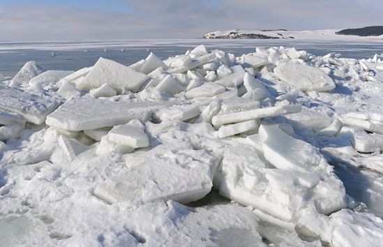 50 statków utknęło w lodzie na Morzu Bałtyckim