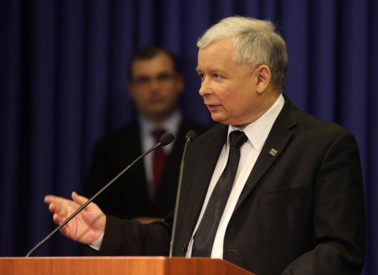 "Kaczyński kompromituje nie tylko siebie, ale i brata"