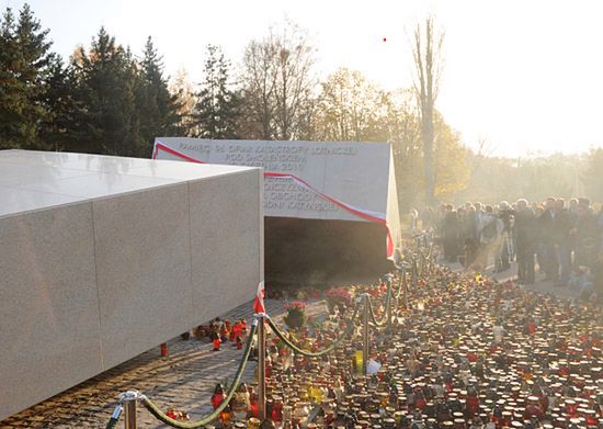 Większość Polaków nie chce pomnika Lecha Kaczyńskiego