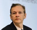 Julian Assange wychodzi na wolność