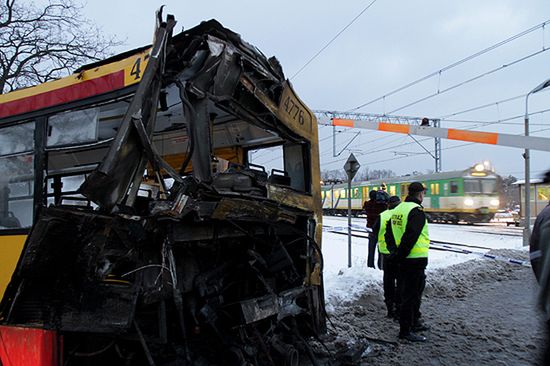 Zderzenie "Norwida" z autobusem - ranni gimnazjaliści