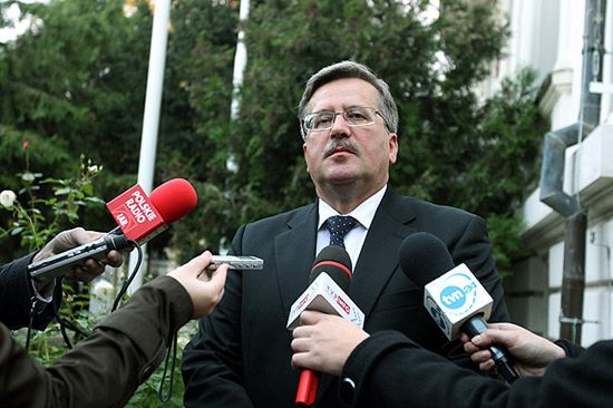 Komorowski: nie będę biegać za Kaczyńskim po kościele