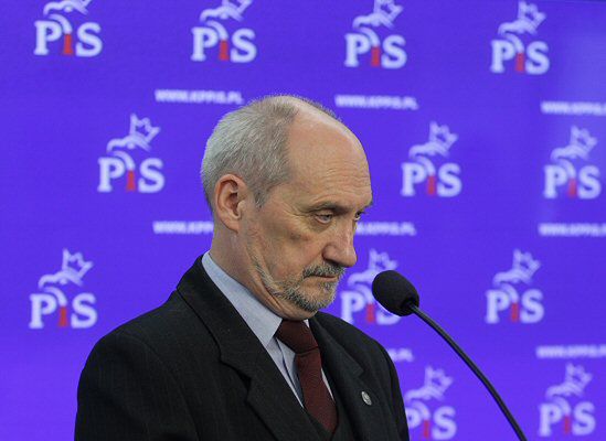 "Antoni Macierewicz potrzebuje psychoanalityka"