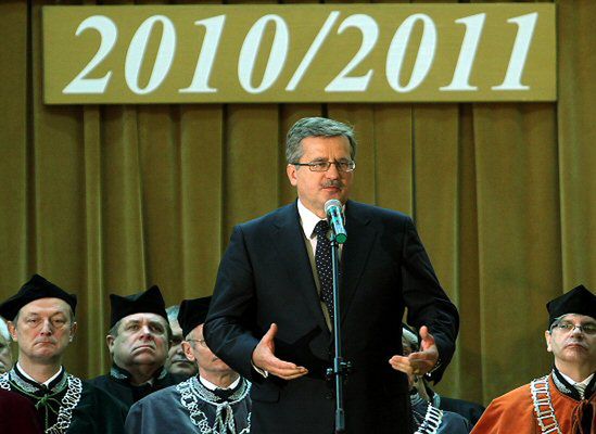 Komorowski zapowiedział większe zniżki dla studentów