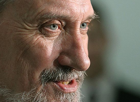 Macierewicz: to próba usunięcia krzyża przemocą