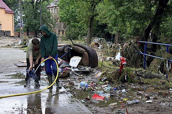 Wojsko uruchomiło most powietrzny do Bogatyni