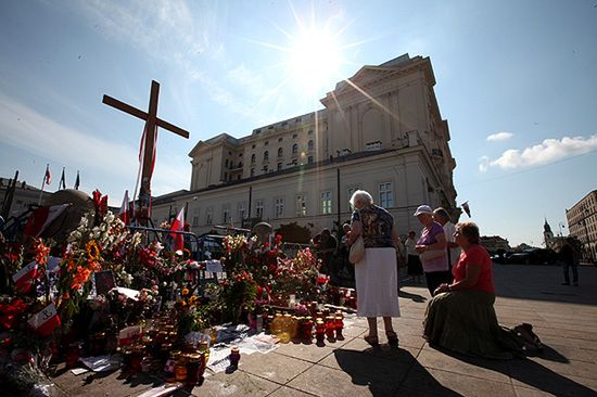 "Najważniejsza dla PiS jest obrona krzyża"