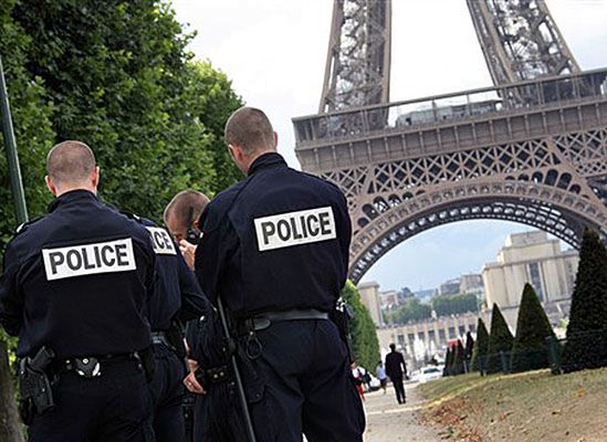 Alarm w Paryżu - poszukują kobiety-terrorystki