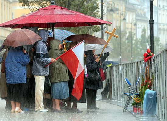 "Pod krzyżem może dojść do nieszczęścia; przenieść go"