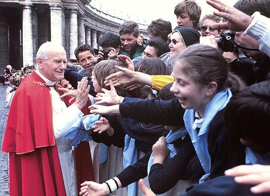 "Wojtyła poza wszelką kategorią, ale dzieci nie ochronił"