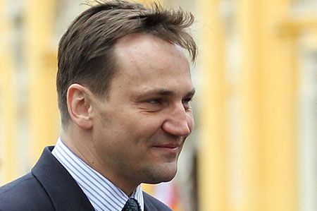 Sikorski: niepoważne wyjazdy Fotygi i Macierewicza