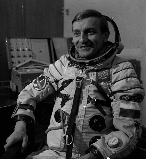 Jedyny polski kosmonauta kończy 70 lat - złóż życzenia
