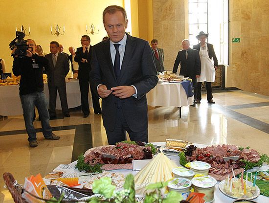 Donald Tusk: to bulwersujące, kogo on chce naciąć?