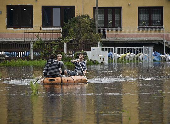 IMGW ostrzega: nadciągają silne burze, Wisła przybierze