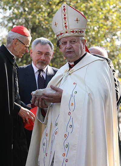 Kard. Dziwisz: dla nas Jan Paweł II jest już święty