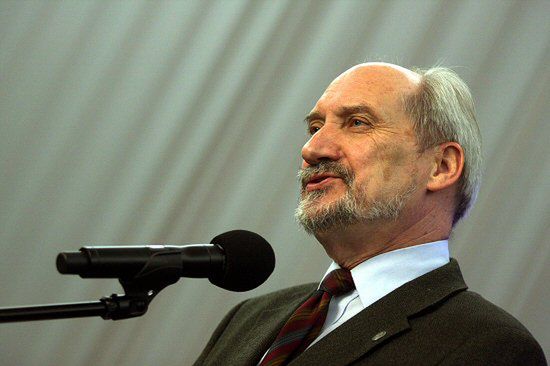 Macierewicz: nie rezygnuję z zarzutów wobec marszałka