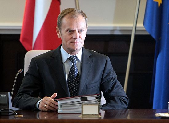 Tusk: szef CBA powinien zapoznać się z raportem Pitery