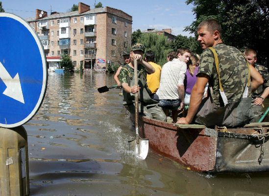 30 osób zginęło w wyniku powodzi i burz na Ukrainie