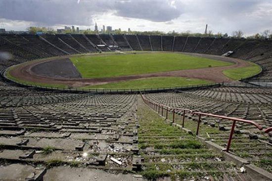 Borowski do dymisji, bo nieradzi sobie z budową stadionu