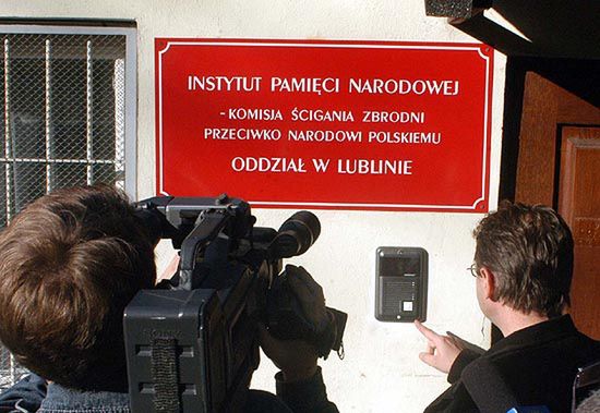 Dokumenty z IPN znalezione na wysypisku śmieci