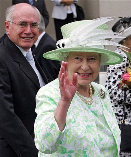 Elżbieta II tnie wydatki na rodzinę królewską