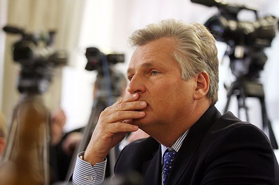 Kwaśniewski o zmianach w konstytucji: powołać komisję