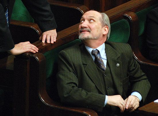 Proces były wiceszef Orlenu kontra Macierewicz umorzony