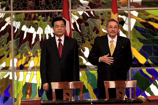 Raul Castro zaśpiewał po chińsku prezydentowi Chin