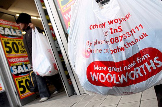 Istniejąca od 100 lat sieć Woolworth zamknie swoje sklepy