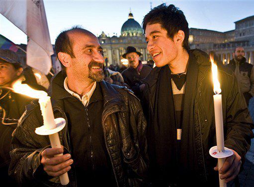 Watykan: nie chcemy, by gejów uznawano za przestępców