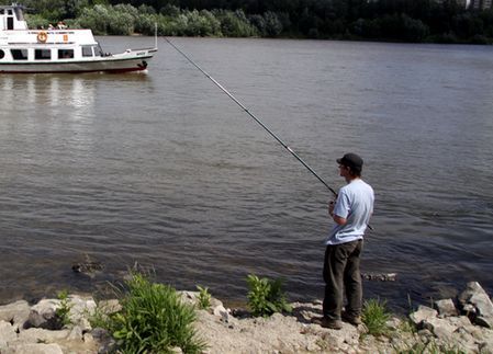 Pijani koledzy odwieźli martwego wędkarza