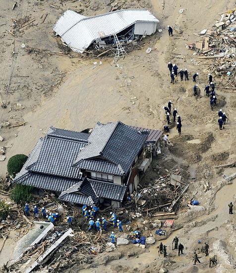 Powódź w Japonii - osiem osób nie żyje