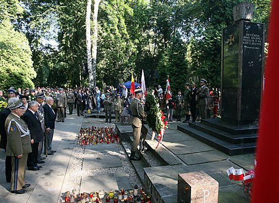 Wybuczeli Gronkiewicz-Waltz i Komorowskiego, prezydentowi zaśpiewali 100 lat