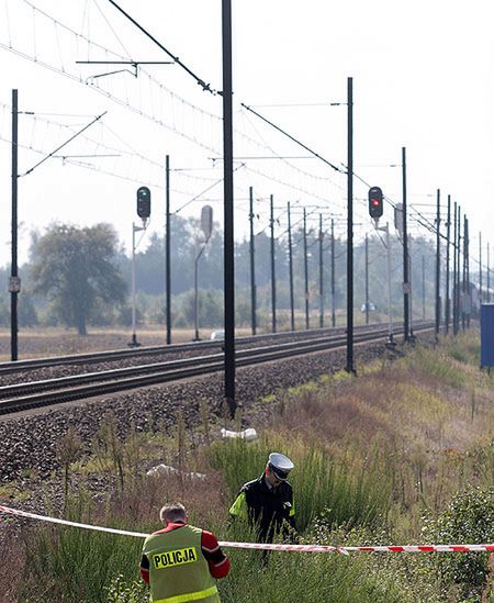 Ruch kolejowy na CMK wstrzymany; miny k. Włoszczowy