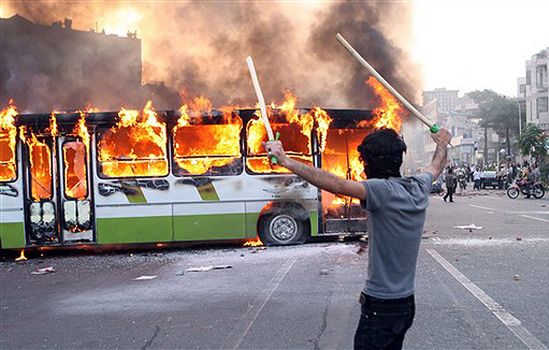 Policja w Iranie znów używa gazu, Gwardia Rewolucyjna grozi