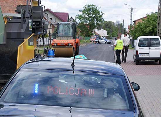 Kierował ruchem, przejechał go walec