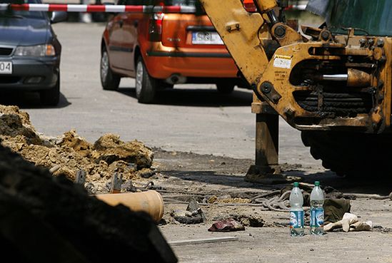 2 robotników zginęło pod ziemią na szkolnym boisku