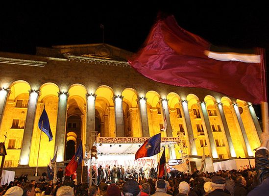 "Nieposłuszna" Gruzja protestuje; Saakaszwili: nie ustąpię