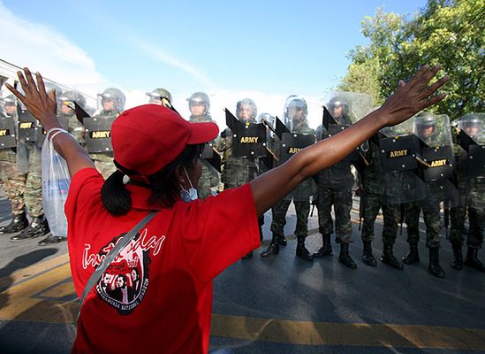 Stan wyjątkowy nie uspokoił demonstracji w Bangkoku