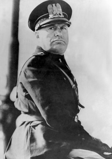 Mussolini był brytyjskim agentem, zarabiał na kochanki