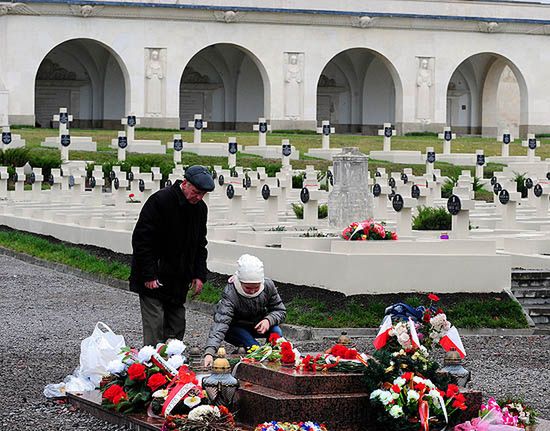 Tysiące zniczy zapłonie na Cmentarzu Orląt Lwowskich